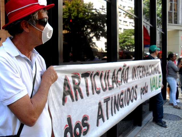 Slachtoffers kopen aandelen omstreden Braziliaanse mijnbedrijf 