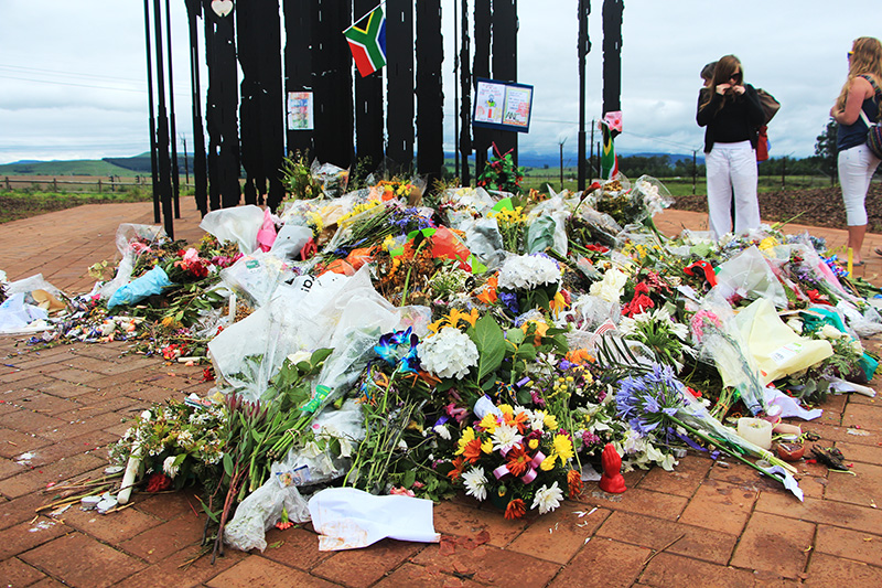 Hoe Zuid-Afrika bleef draaien tijdens de dood van Mandela