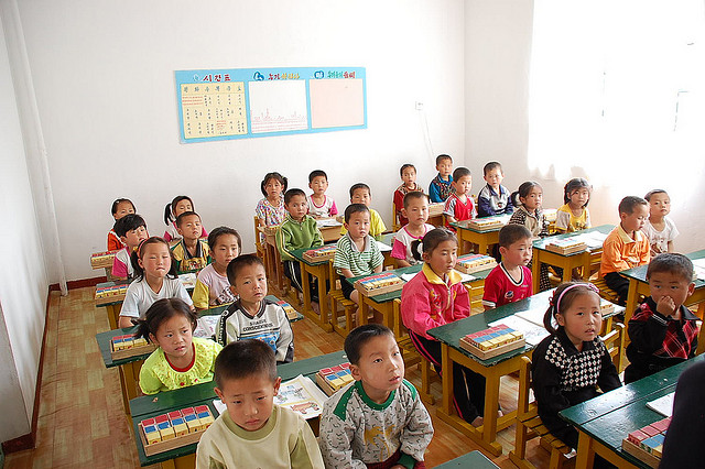 Noord-Koreaanse kinderen moeten een jaar langer naar school