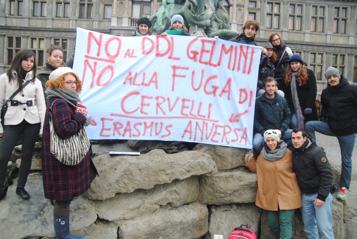 Erasmusstudenten protesteren in vrieskou op Antwerpse Grote Markt