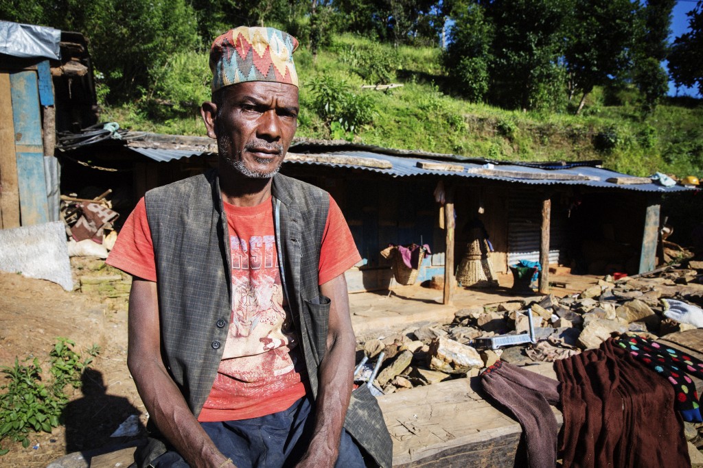 Hoe de aardbeving in Nepal deze man in de schuld stortte