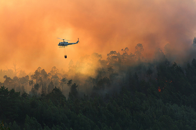 Het noorden van Chili staat onder water en het zuiden staat in brand