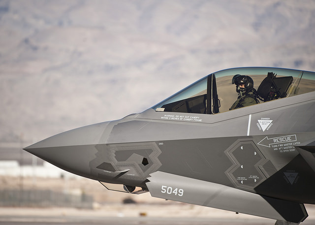 'Nieuwe gevechtsvliegtuigen zijn budgettaire waanzin'