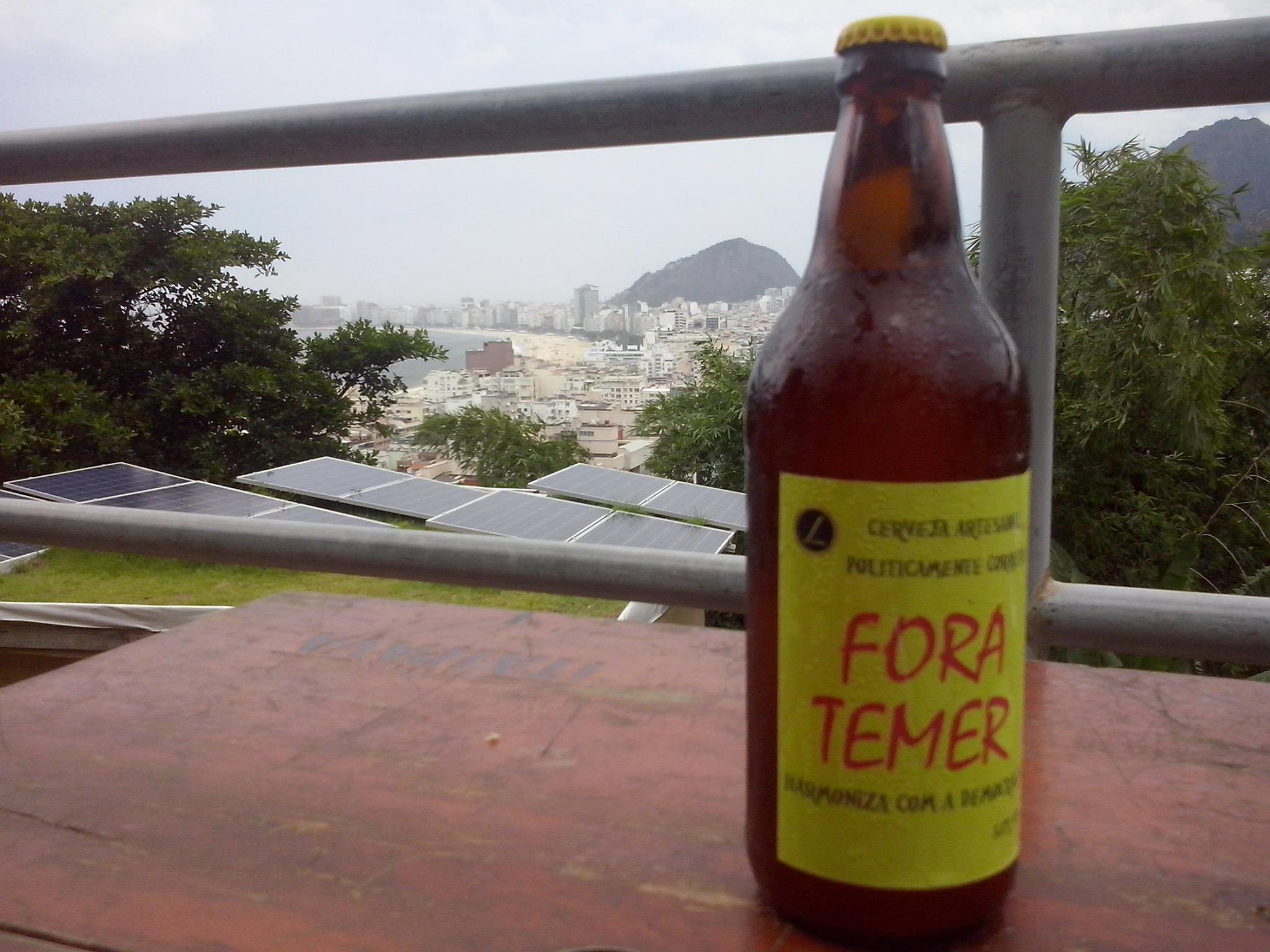 Genieten met een artisanaal biertje in een favela van Rio de Janeiro