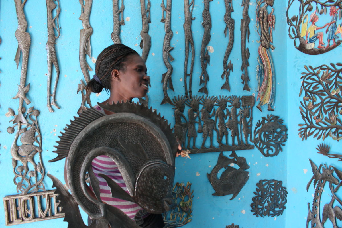 Vrouwen van Haïti maken hun punt met naalden, hamers en priemen
