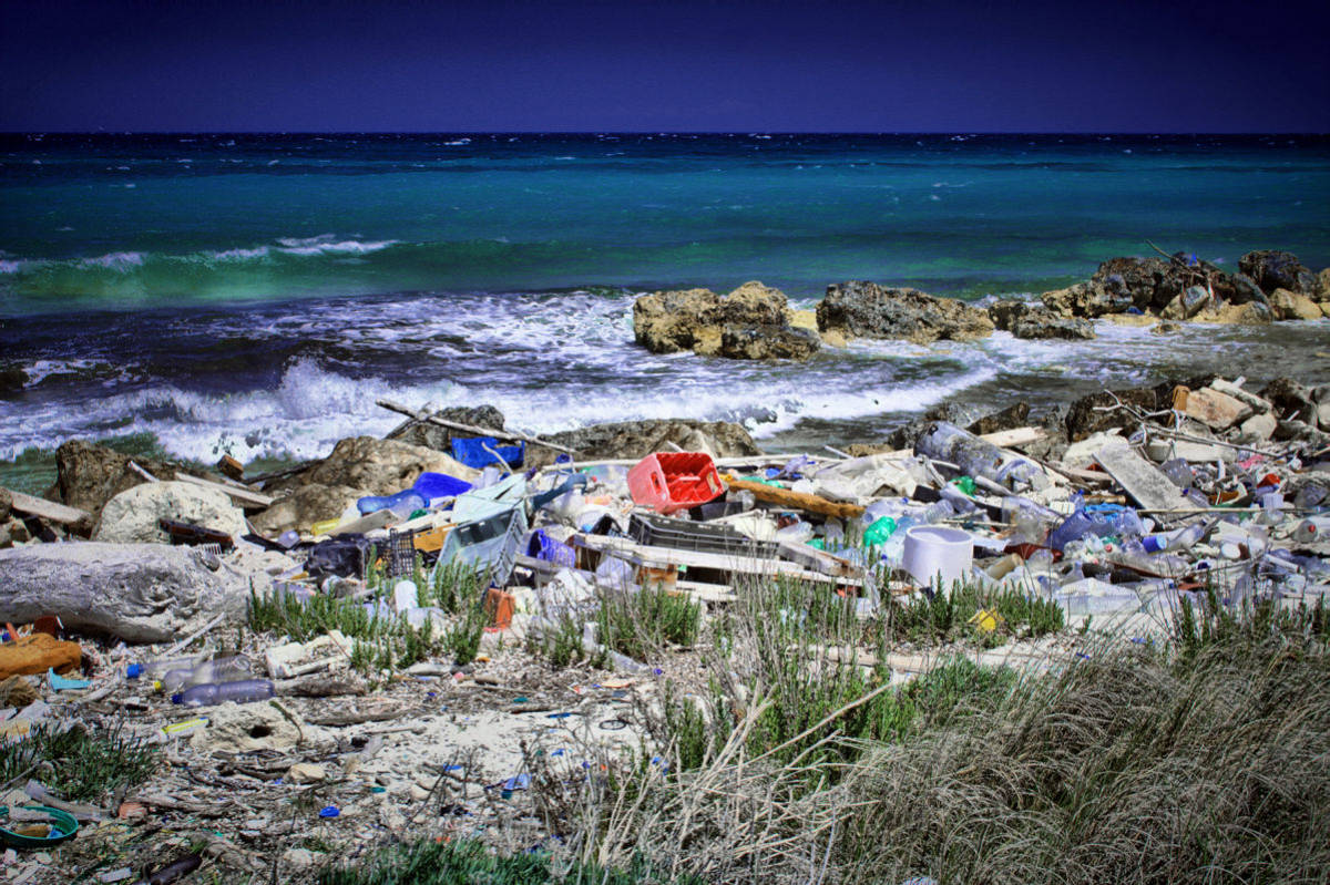 Britse overheidsstudie: drie keer meer plastic in de zee tegen 2025