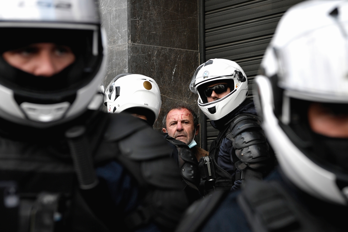Griekenland gaat de autoritaire toer op: ‘Ik verwacht moeilijke tijden’