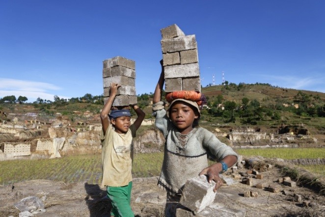 ‘Wereld moet meer aandacht hebben voor rampzalige gevolgen van COVID-19 voor kinderen in armoede’