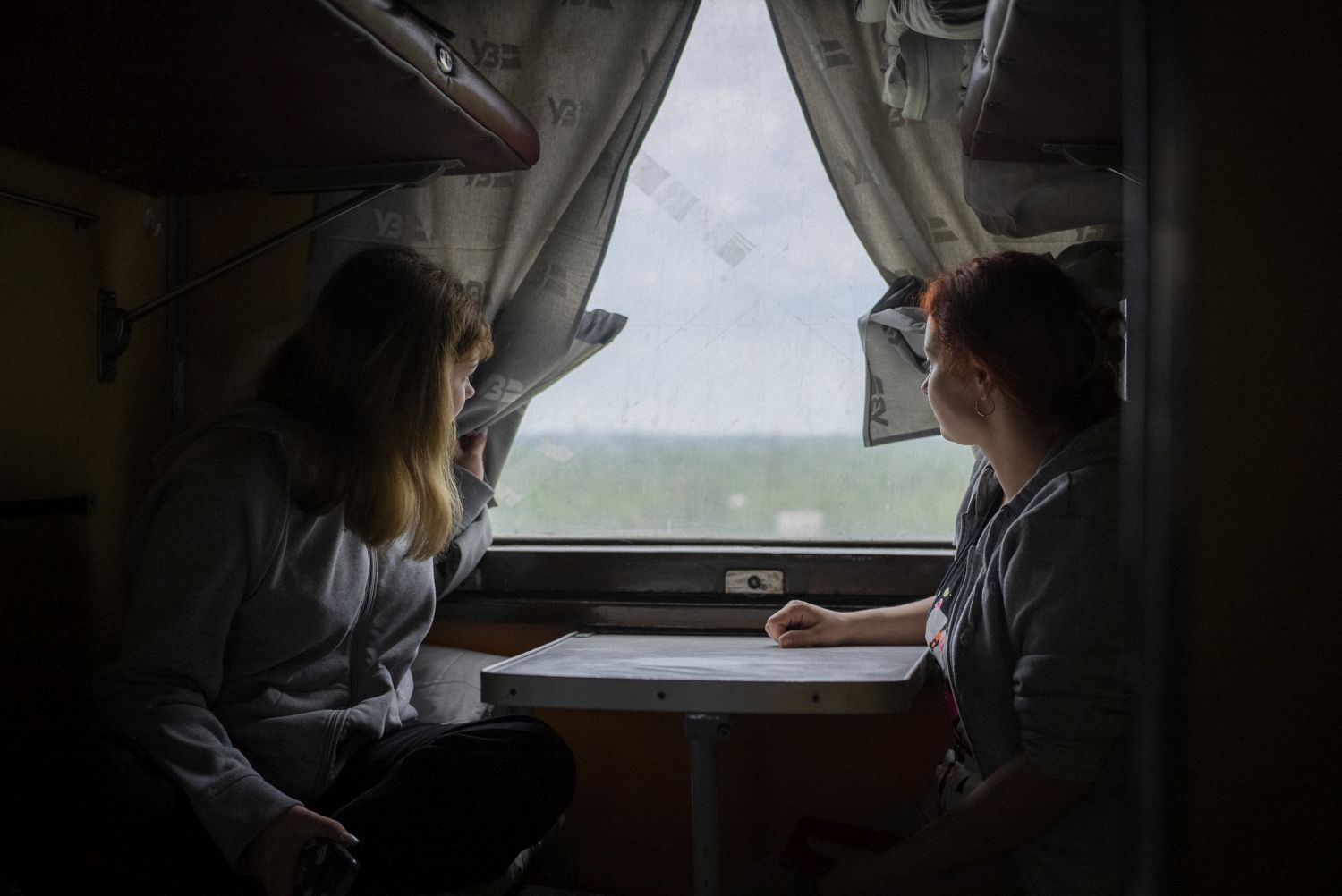 ‘Thuis is thuis’: Waarom keren Oekraïense vrouwen terug en wat staat hen thuis te wachten? 