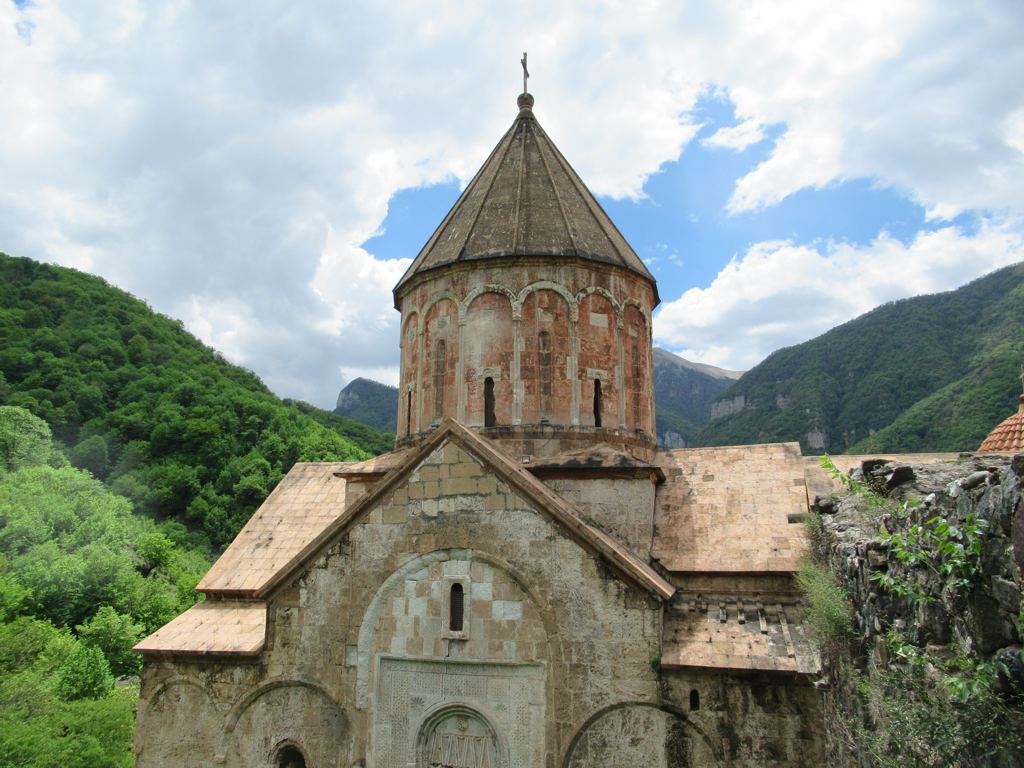‘Armenië en Azerbeidzjan nog ver verwijderd van vrede. Nu begint oorlog over cultureel erfgoed’