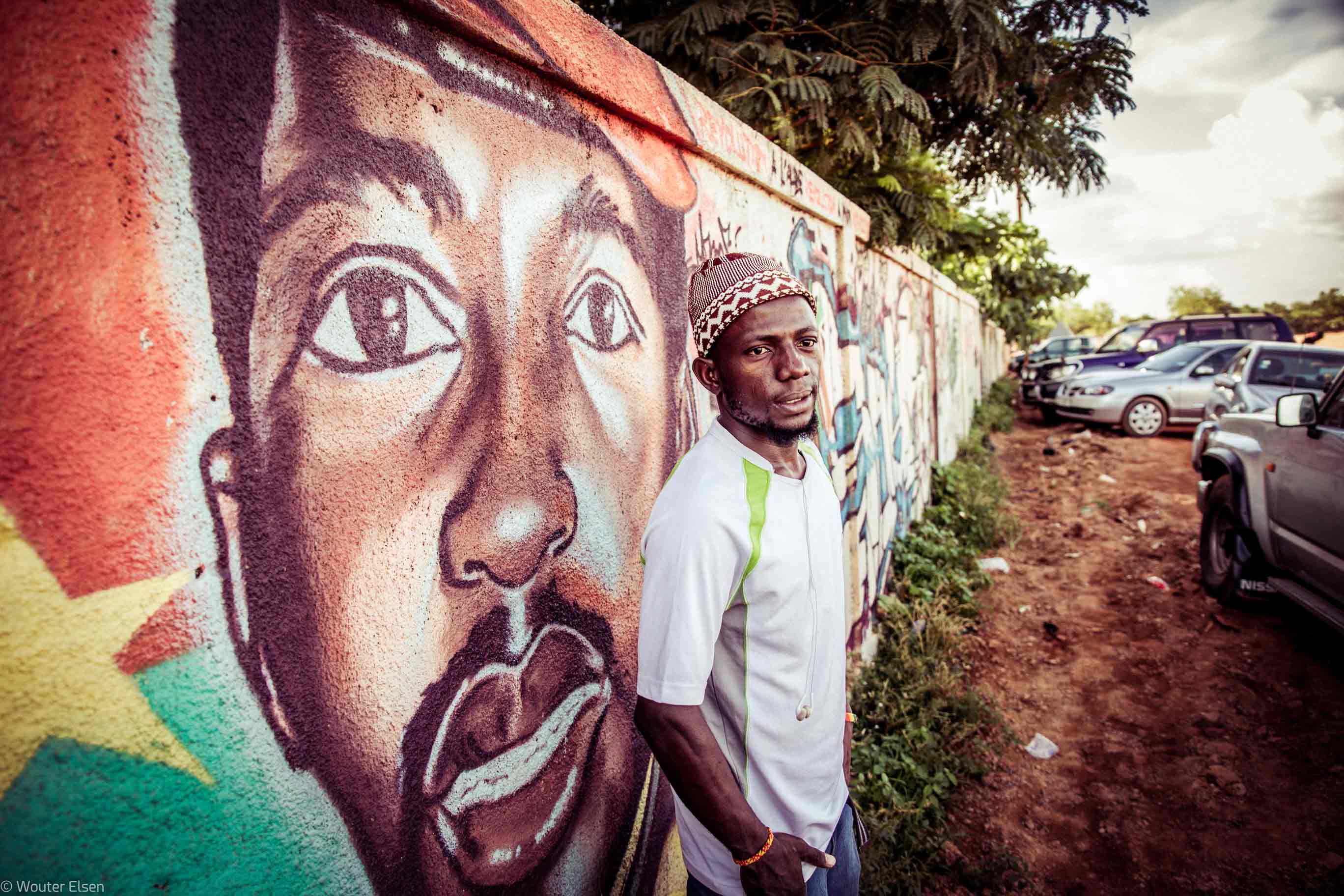 Grote kuis en gebalde vuisten in Burkina Faso