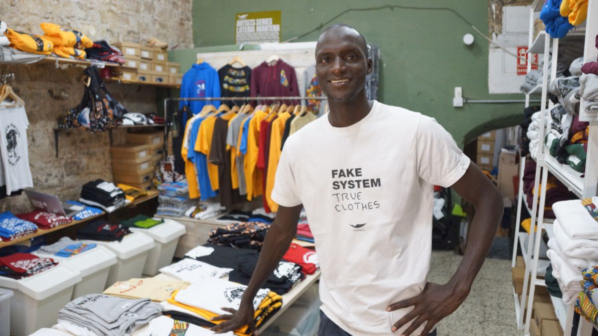 Van illegale straatverkoop naar een kledingmerk tegen repressie en racisme