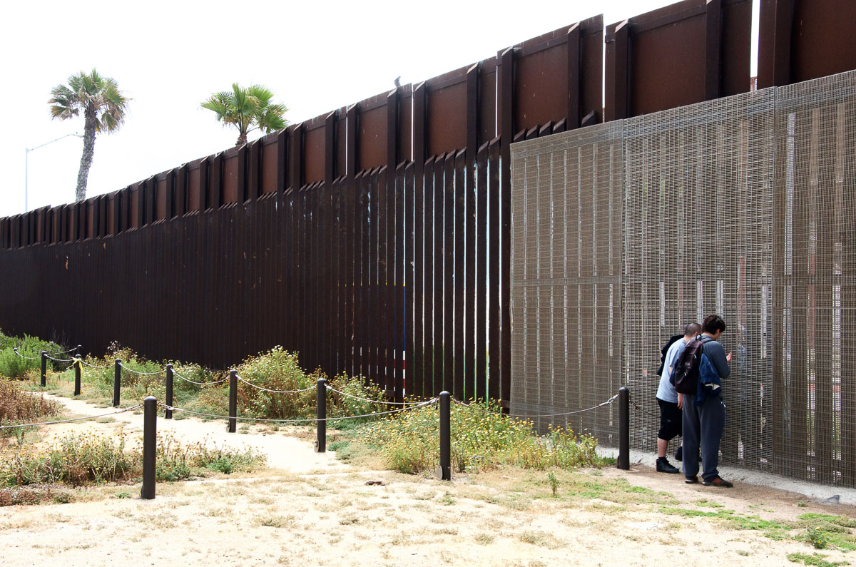 Smokkelaars, slachtoffers, engelen en helden langs de Amerikaans-Mexicaanse muur