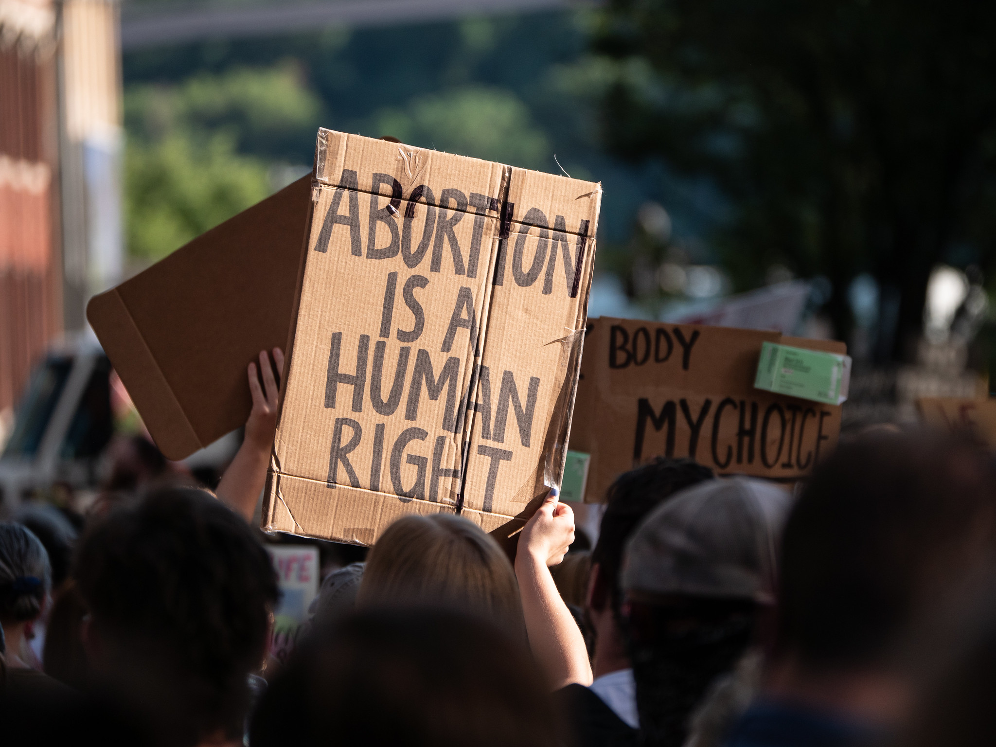 Wie abortus verdedigt wordt nog te vaak gecriminaliseerd