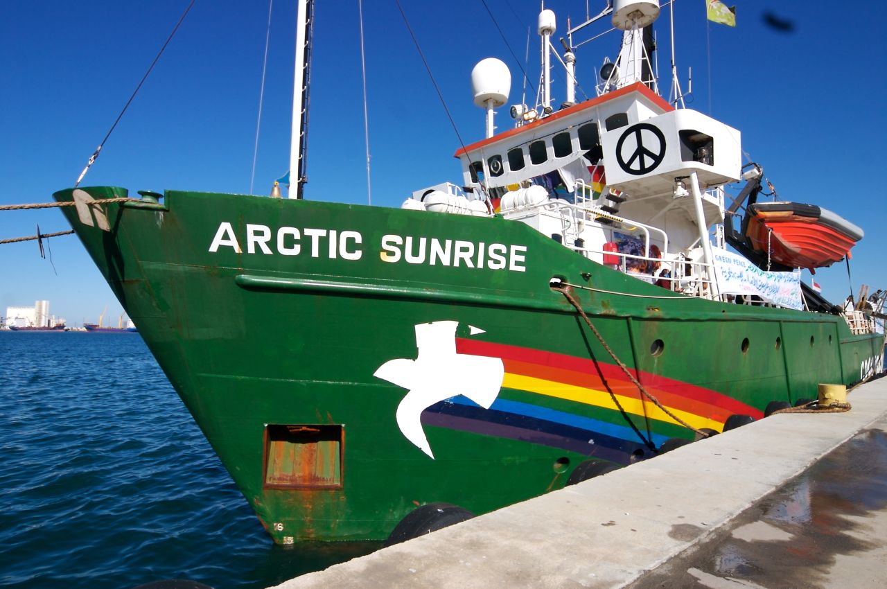 Ook Spanje legt Greenpeace-schip aan de ketting
