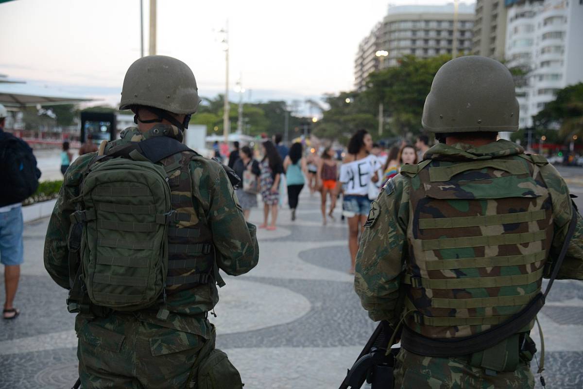 Brazilië zet leger in om geweld in Rio in te dammen