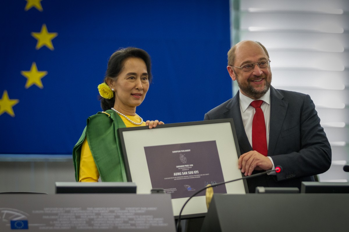 Neem die Nobelprijs af van Aung San Suu Kyi