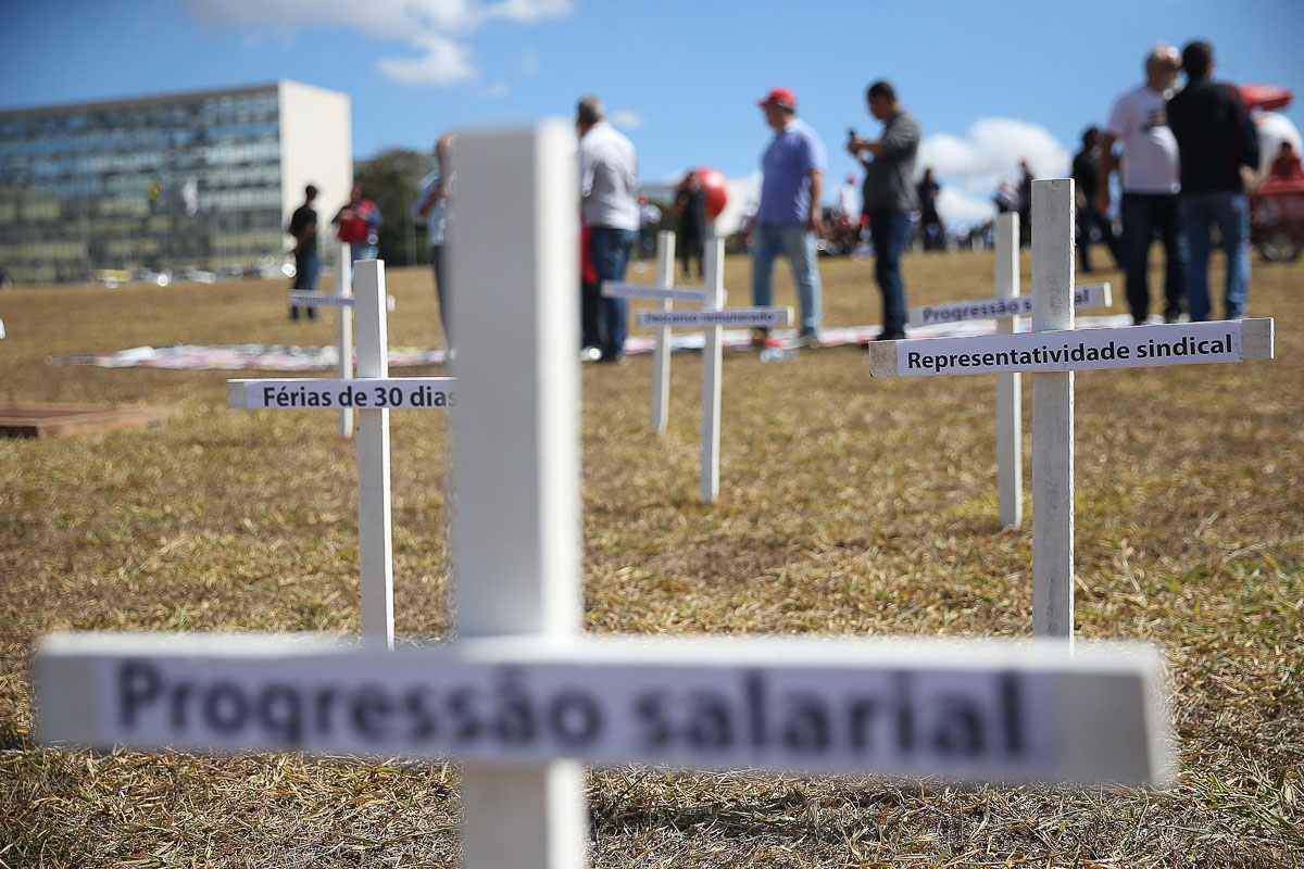 Links blijft verweesd achter na veroordeling van Lula