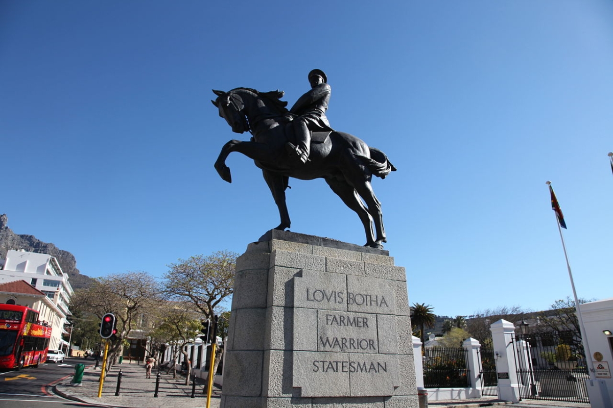 Requiem voor bronzen mannen op paarden (en andere witheidsmonumenten)