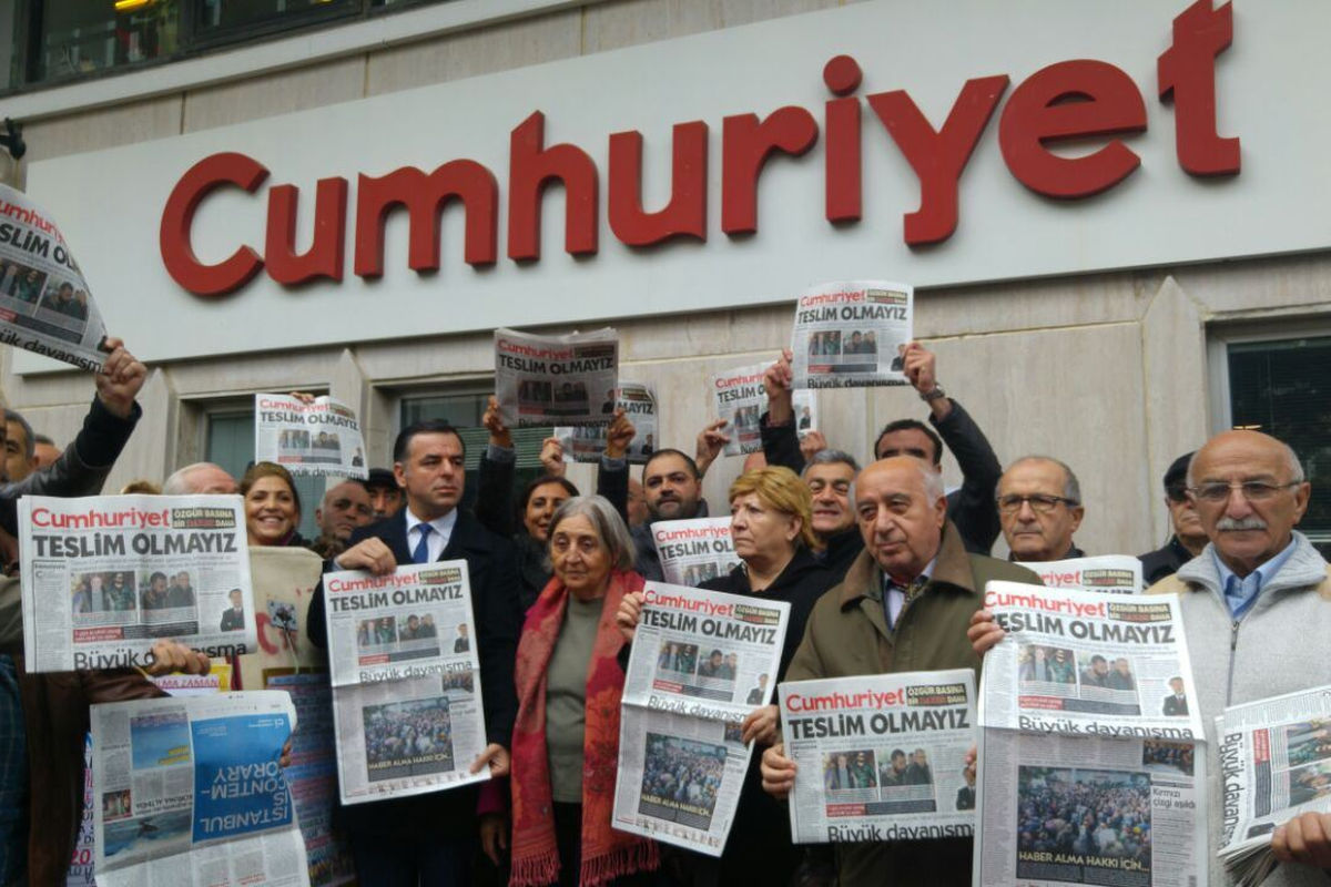 Geeft Turkije de doodsteek aan de persvrijheid?