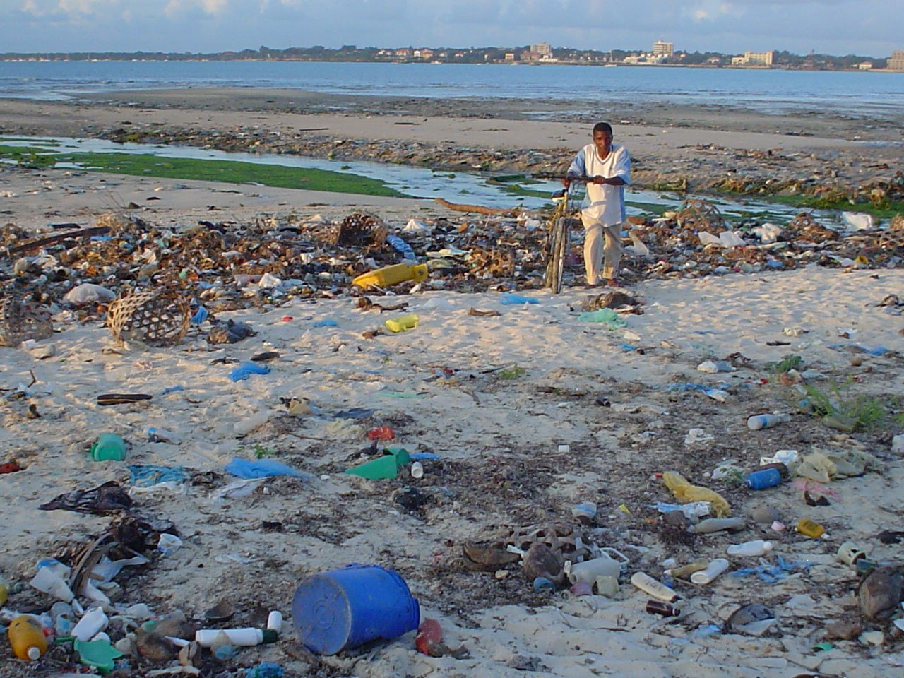 Vijf biljoen stuks plastic in de oceanen