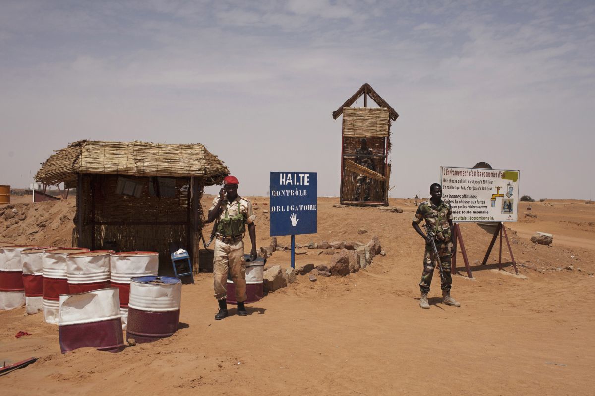 Frankrijk vernietigt Noord-Niger. Grijpen EU of VN in?
