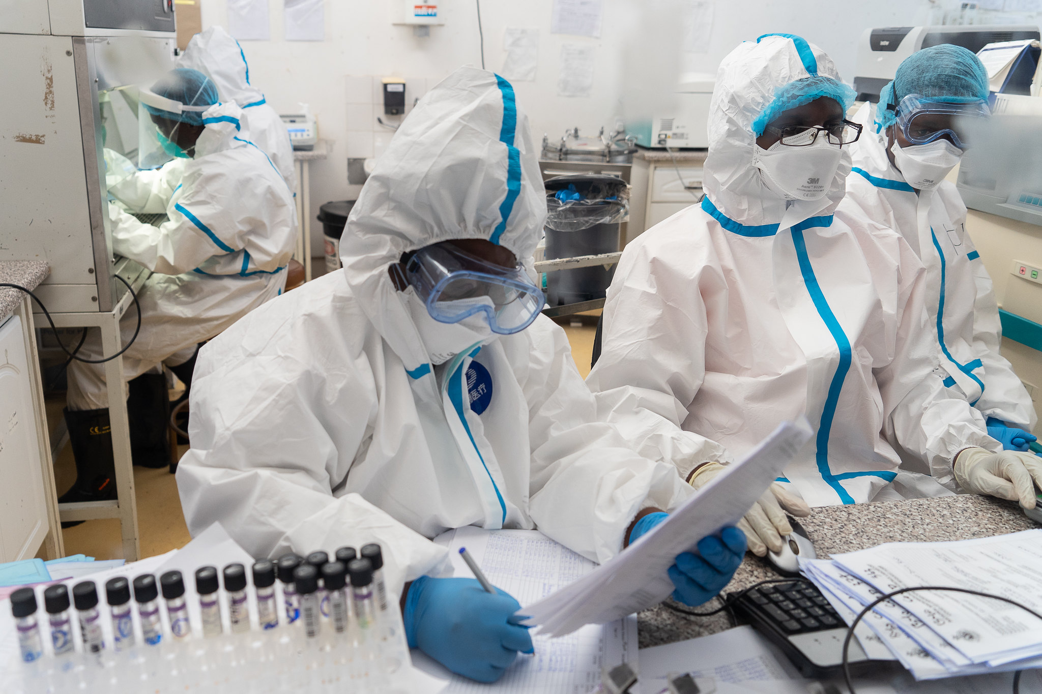 ‘Er is een schrijnend gebrek aan internationale regels voor laboratoria’