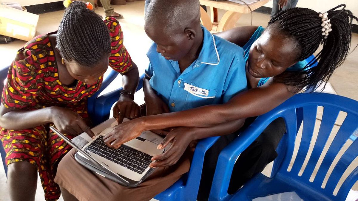 Afrikanen helpen zichzelf op het net