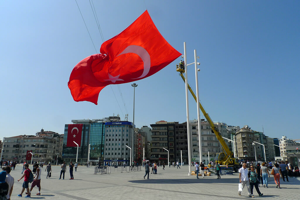 Turkije: 'Opgelucht dat de coup voorbij is, maar het resultaat is geen democratie'