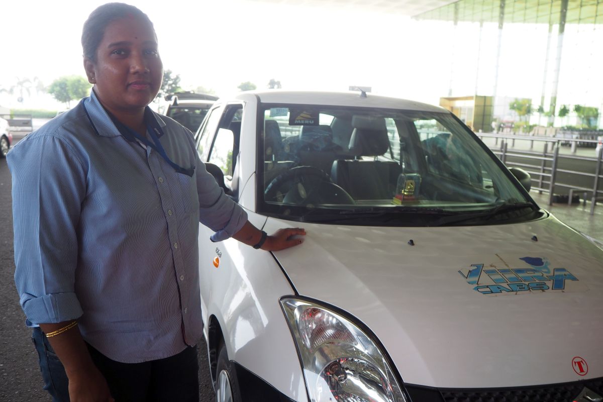 Indiaas taxibedrijf zet alleen vrouwen in als chauffeur