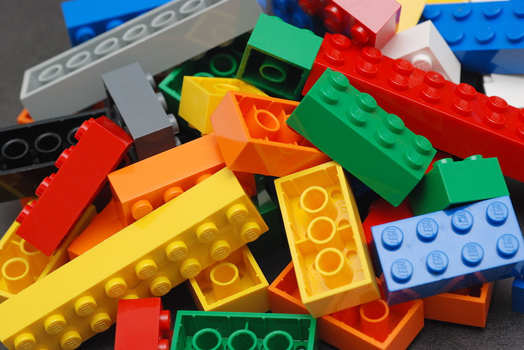 Lego start zoektocht naar alternatief voor plastic