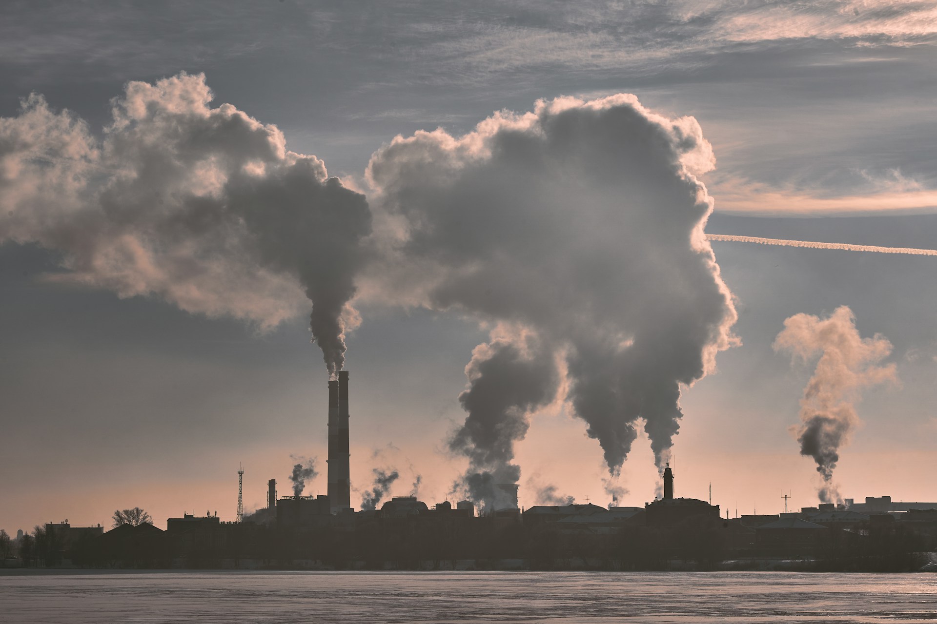 Prijskaartje industriële luchtvervuiling met een derde gedaald