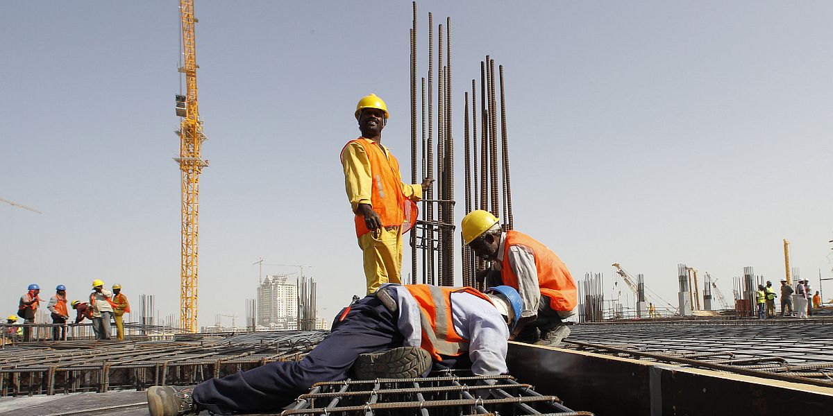 Duizenden overlijdens van arbeidsmigranten in Qatar niet onderzocht