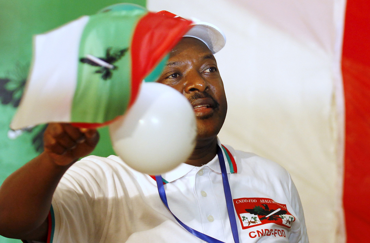 Nkurunziza opnieuw president na façadeverkiezing in Burundi