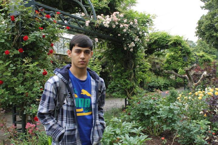 Omran is thuis in Sint-Gillis, maar wordt afgevoerd naar Kaboel