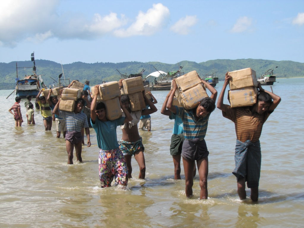 Stateloze Rohingya krijgen tweede kans op kale rots