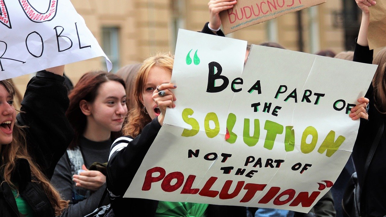 Jongeren uit de belangrijkste economieën ter wereld scherp voor klimaatbeleid: ‘Nog even en we stemmen mee’ 