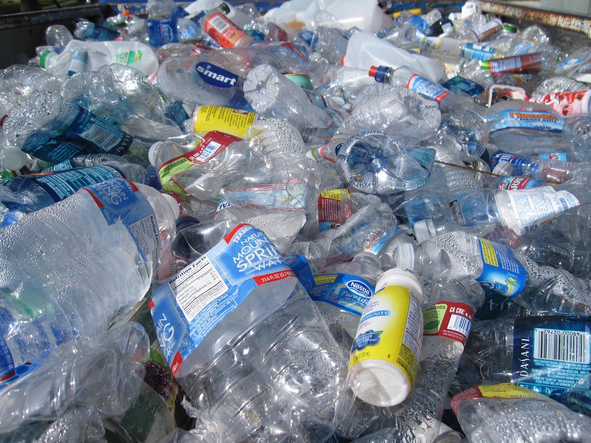 Duizend miljard minder plastic flesjes en bekers? Hergebruik is de sleutel 