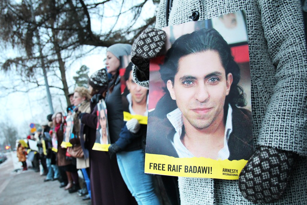 Vrouw gefolterde blogger: 'Ik stop pas als Raif vrij is'