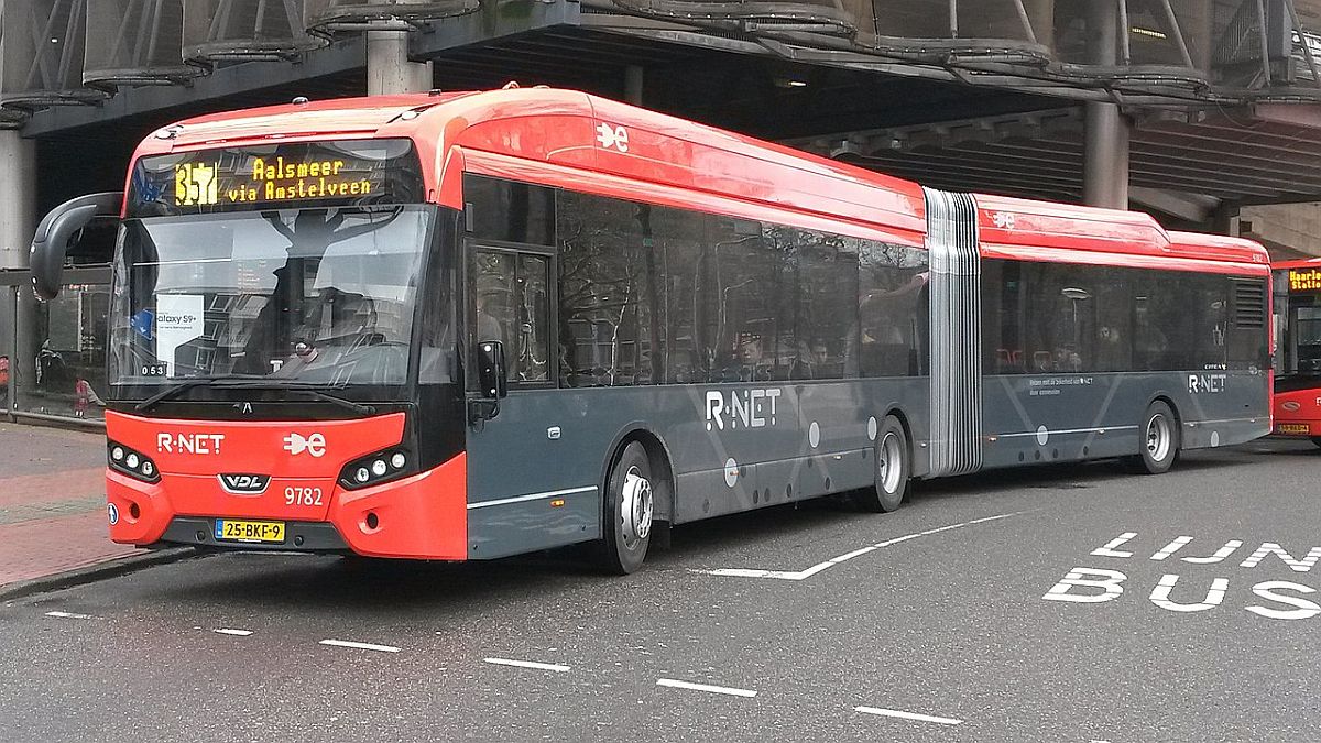 Oude batterijen uit elektrische bussen houden Nederlands stroomnet stabiel