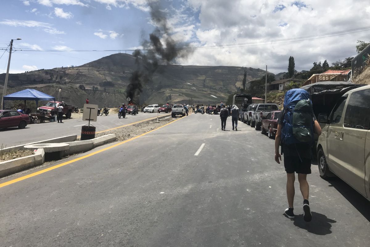 Vuur, vrachtwagens en woedende burgers in Ecuador