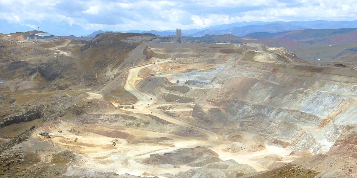 Peru houdt wet tegen die mijnbouwbedrijven in moeilijkheden zou vrijstellen van milieueisen