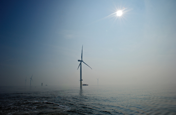 Grootste windproject ter wereld produceert eerste stroom