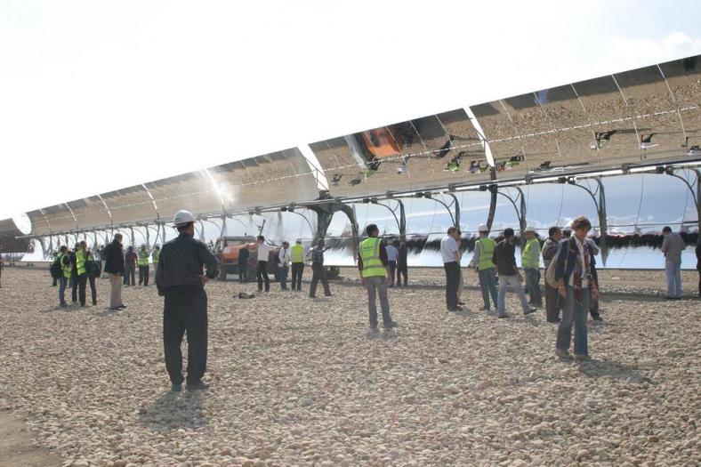 De Kuraymat energiecentrale in het noordoosten van Egypte. Het lijkt geen toeval dat de overheden in het Midden-Oosten onmiskenbaar belangstelling hebben voor het ontwikkelen van grootschalige zonne-energieprojecten.